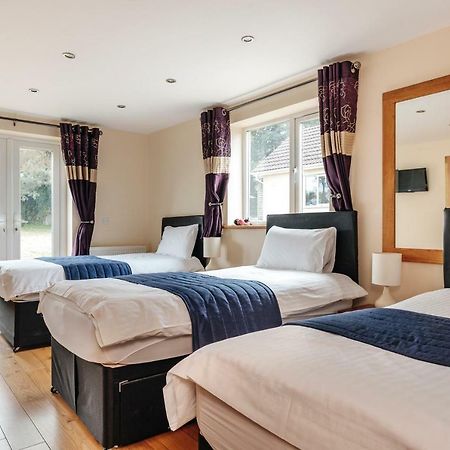 The Lodge Redhill  Εξωτερικό φωτογραφία